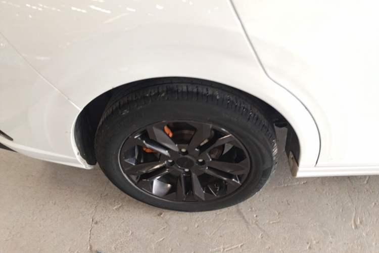 Used Dongfeng Aeolus Yixuan 2023 Mach Edition 1.5L Automatic Chasing Shadow Version Right Rear Wheel Hub
