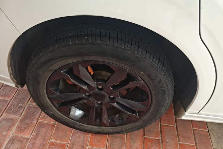 Used Dongfeng Aeolus Yixuan 2023 Mach Edition 1.5L Automatic Chasing Wind Version Right Rear Wheel Hub