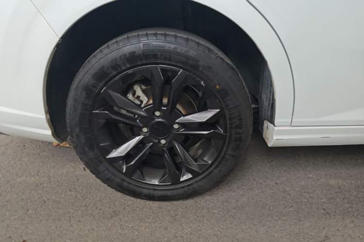 Used Dongfeng Aeolus Yixuan 2023 Mach Edition 1.5L Automatic Chasing Wind Version Right Rear Wheel Hub