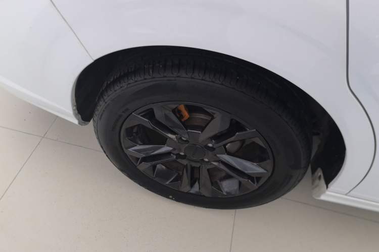 Used Dongfeng Aeolus Yixuan 2023 Mach Edition 1.5L Automatic Chasing Wind Version Right Rear Wheel Hub