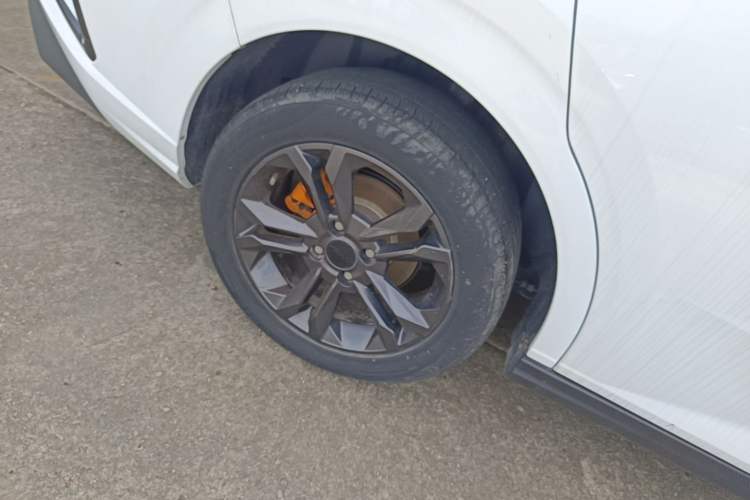Used Dongfeng Aeolus Yixuan 2023 Mach Edition 1.5L Automatic Chasing Wind Version Right Rear Wheel Hub