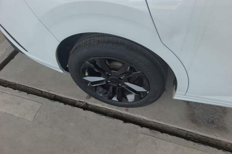 Used Dongfeng Aeolus Yixuan 2023 1.5L Automatic Glory Edition Right Rear Wheel Hub