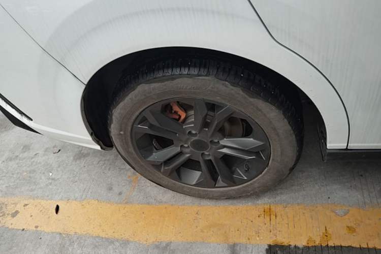 Used Dongfeng Aeolus Yixuan 2023 Mach Edition 1.5L Automatic Chasing Shadow Version Right Rear Wheel Hub