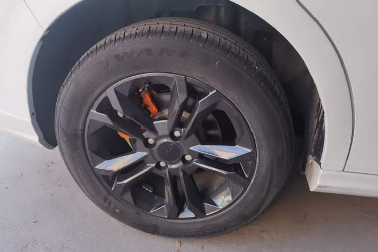 Used Dongfeng Aeolus Yixuan 2023 Mach Edition 1.5L Automatic Chasing Wind Version Right Rear Wheel Hub