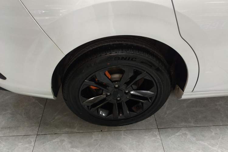 Used Dongfeng Aeolus Yixuan 2023 Mach Edition 1.5L Automatic Chasing Wind Version Right Rear Wheel Hub