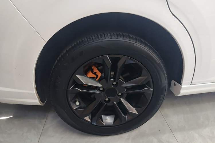 Used Dongfeng Aeolus Yixuan 2023 Mach Edition 1.5L Automatic Chasing Wind Version Right Rear Wheel Hub