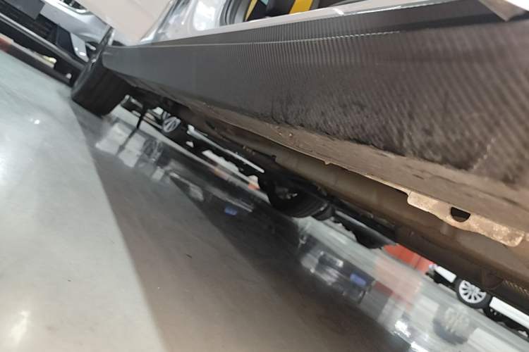 Used Dongfeng Aeolus Yixuan 2023 Mach Edition 1.5T Automatic Pursuit Rider Version Right Side Sill
