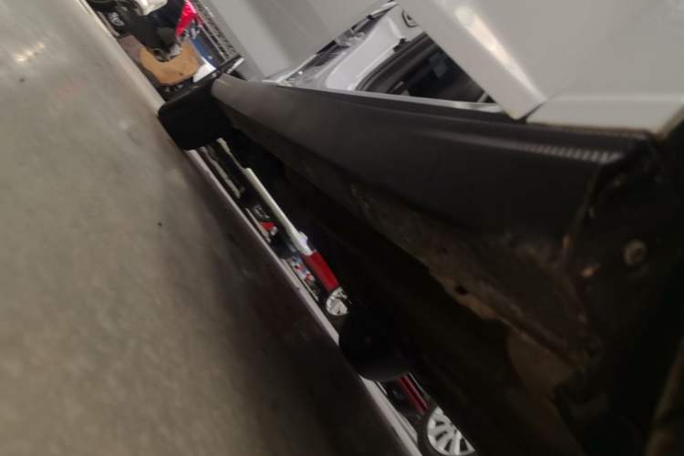 Used Dongfeng Aeolus Yixuan 2023 Mach Edition 1.5L Automatic Chasing Wind Version Right Side Sill