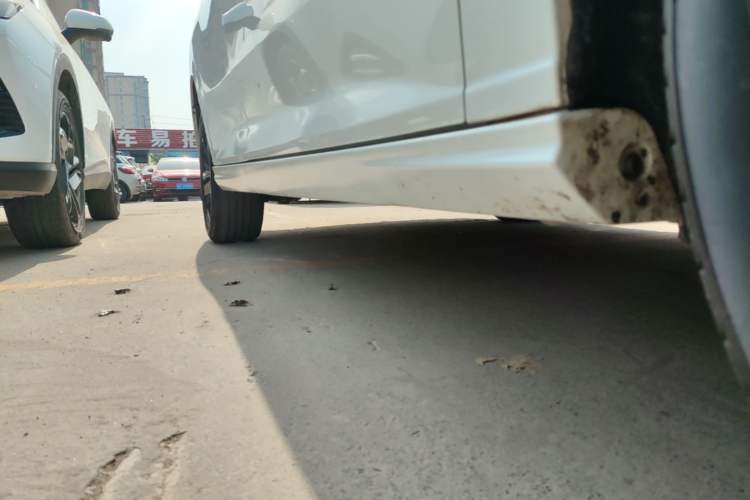 Used Dongfeng Aeolus Yixuan 2023 Mach Edition 1.5L Automatic Chasing Wind Version Right Side Sill