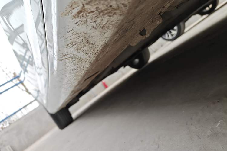 Used Dongfeng Aeolus Yixuan 2023 Mach Edition 1.5L Automatic Chasing Wind Version Right Side Sill