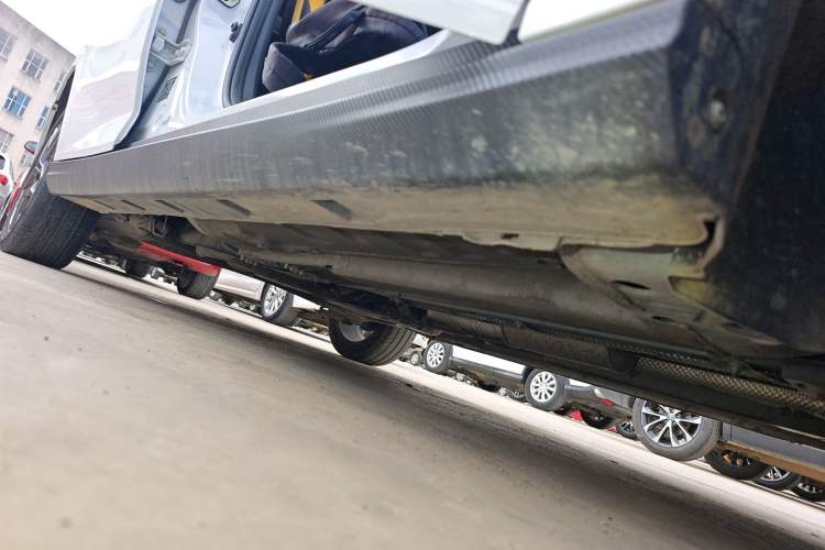 Used Dongfeng Aeolus Yixuan 2023 Mach Edition 1.5T Automatic Pursuit Rider Version Right Side Sill