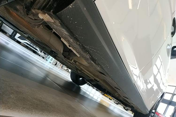 Used Dongfeng Aeolus Yixuan 2023 Mach Edition 1.5L Automatic Chasing Wind Version Right Side Sill
