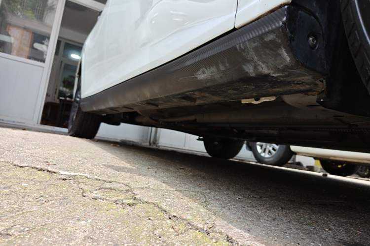 Used Dongfeng Aeolus Yixuan 2023 Mach Edition 1.5L Automatic Chasing Wind Version Right Side Sill