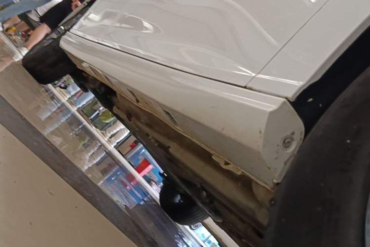 Used Dongfeng Aeolus Yixuan 2023 Mach Edition 1.5L Automatic Chasing Wind Version Right Side Sill