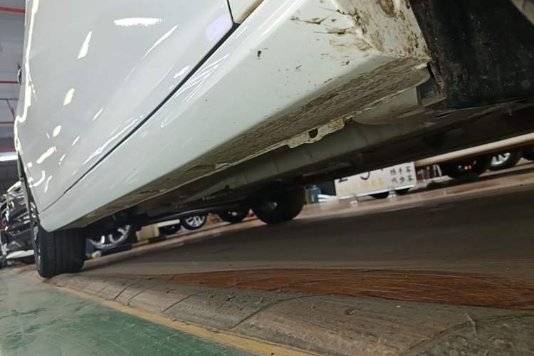 Used Dongfeng Aeolus Yixuan 2023 1.5L Automatic Glory Edition Right Side Sill