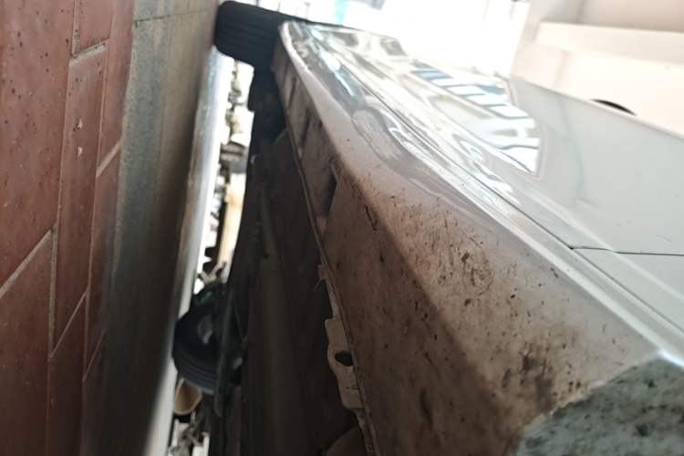 Used Dongfeng Aeolus Yixuan 2023 Mach Edition 1.5L Automatic Chasing Wind Version Right Side Sill