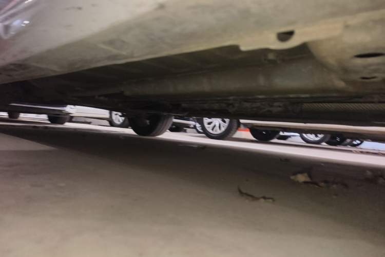 Used Dongfeng Aeolus Yixuan 2023 Mach Edition 1.5T Automatic Pursuit Rider Version Right Side Sill