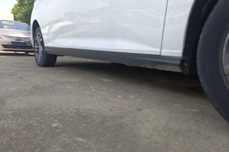 Used Dongfeng Aeolus Yixuan 2023 Mach Edition 1.5L Automatic Chasing Wind Version Right Side Sill