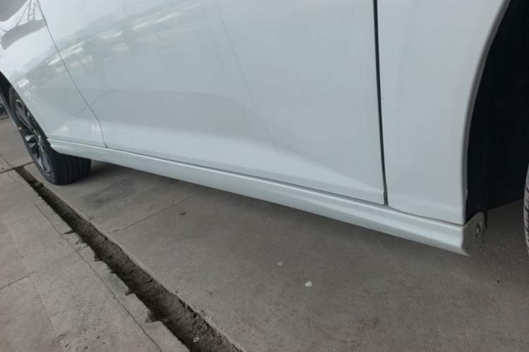 Used Dongfeng Aeolus Yixuan 2023 1.5L Automatic Glory Edition Right Side Sill