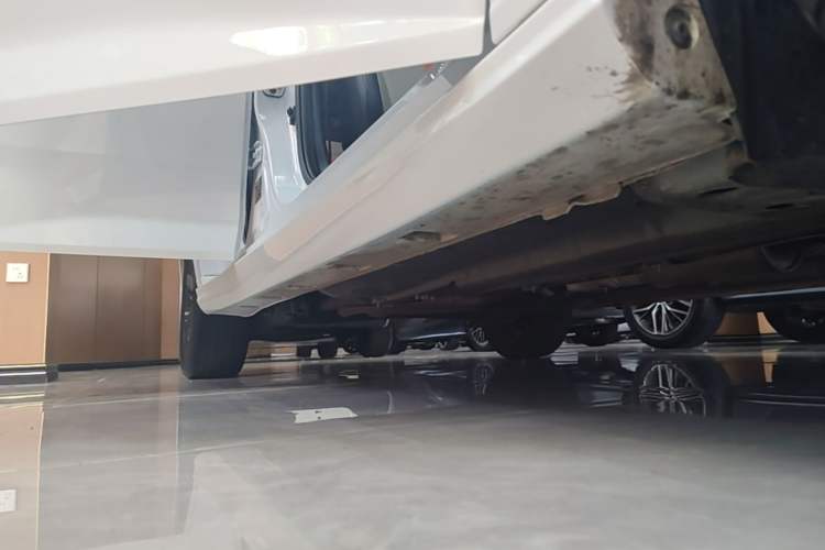 Used Dongfeng Aeolus Yixuan 2023 Mach Edition 1.5L Automatic Chasing Wind Version Right Side Sill