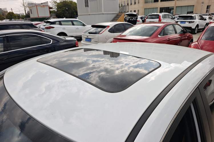 Used Dongfeng Aeolus Yixuan 2023 Mach Edition 1.5T Automatic Pursuit Rider Version Roof