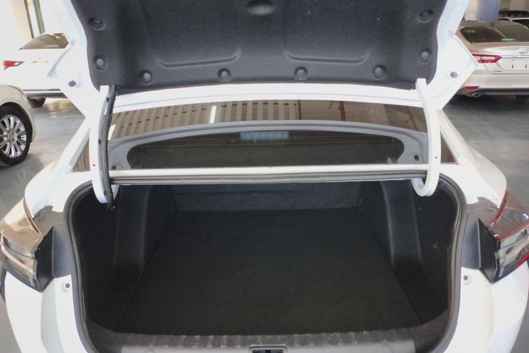 Used Dongfeng Aeolus Yixuan 2023 Mach Edition 1.5L Automatic Chasing Wind Version Trunk