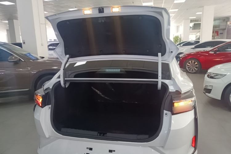 Used Dongfeng Aeolus Yixuan 2023 Mach Edition 1.5L Automatic Chasing Wind Version Trunk