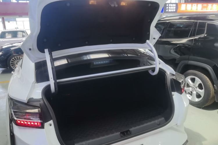 Used Dongfeng Aeolus Yixuan 2023 Mach Edition 1.5L Automatic Chasing Wind Version Trunk