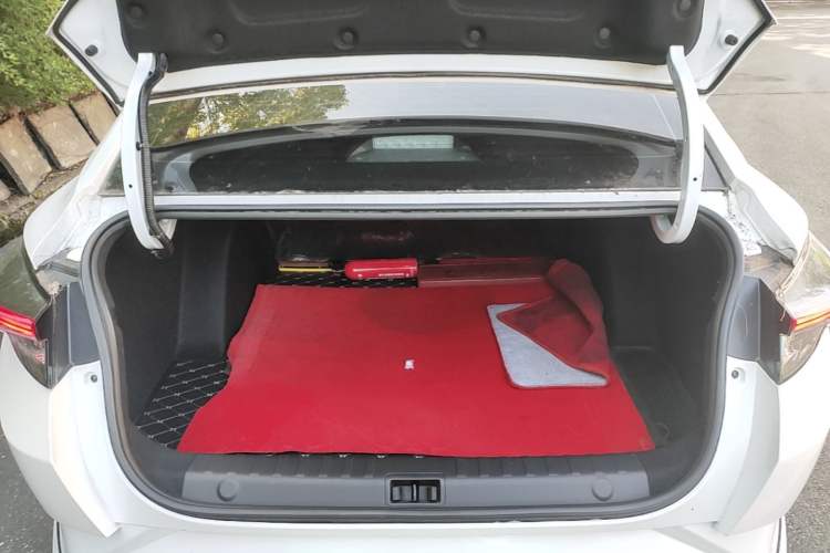 Used Dongfeng Aeolus Yixuan 2023 Mach Edition 1.5T Automatic Dream-Chasing Rider Version Trunk