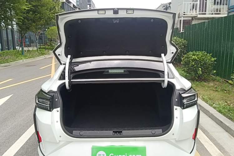 Used Dongfeng Aeolus Yixuan 2023 1.5L Automatic Glory Edition Trunk
