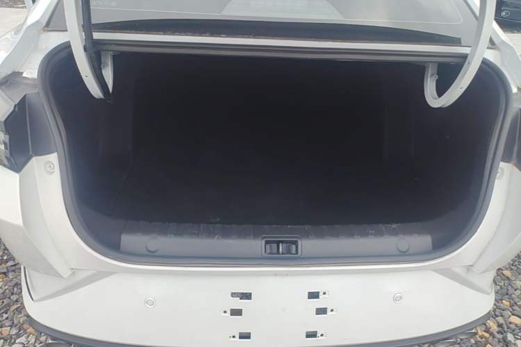 Used Dongfeng Aeolus Yixuan 2023 Mach Edition 1.5L Automatic Chasing Shadow Version Trunk