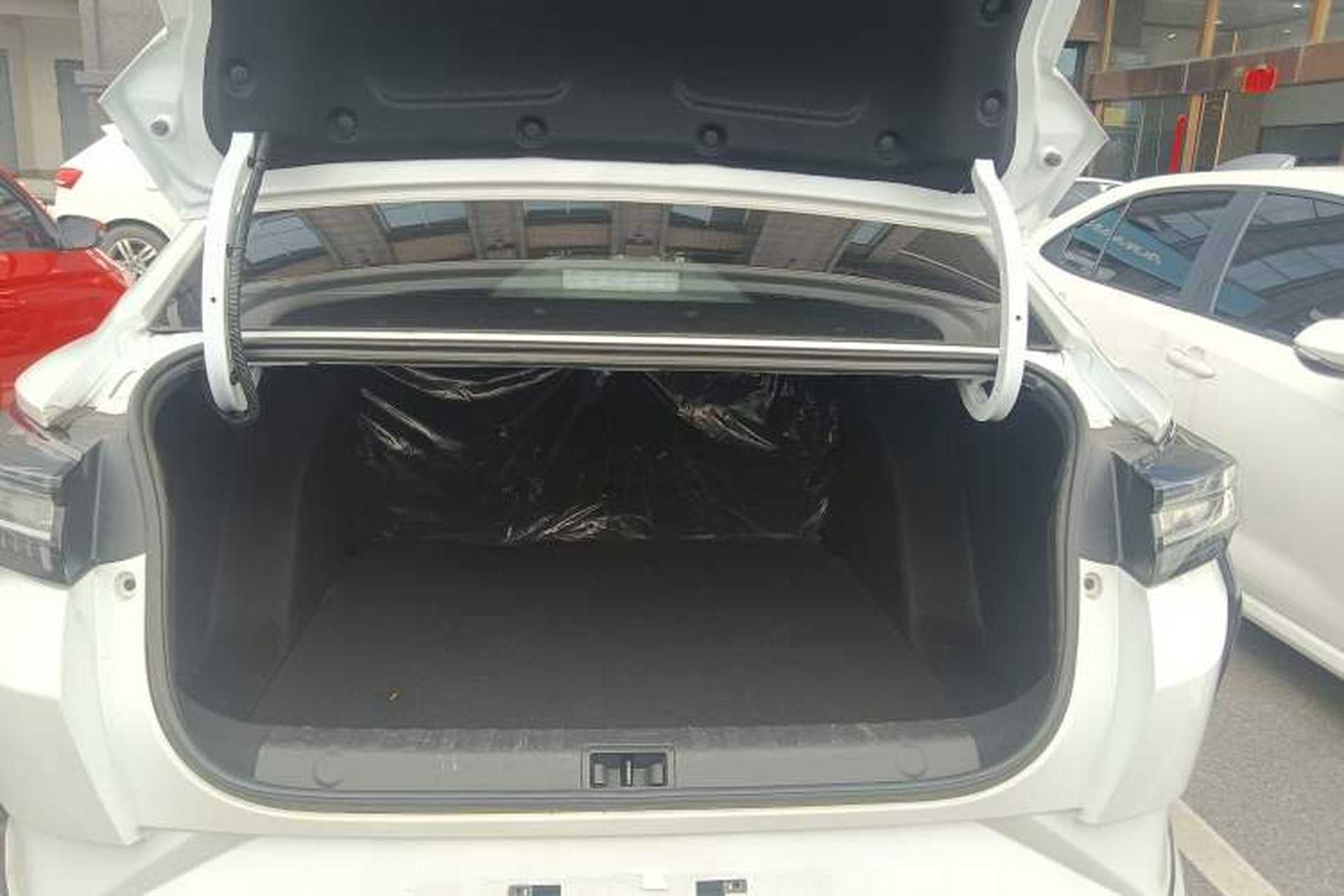 Used Dongfeng Aeolus Yixuan 2023 Mach Edition 1.5L Automatic Chasing Wind Version Trunk