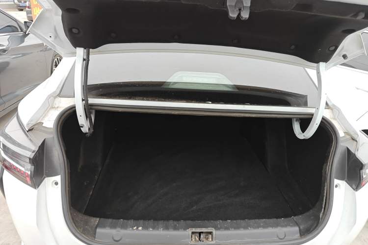 Used Dongfeng Aeolus Yixuan 2023 Mach Edition 1.5L Automatic Chasing Wind Version Trunk
