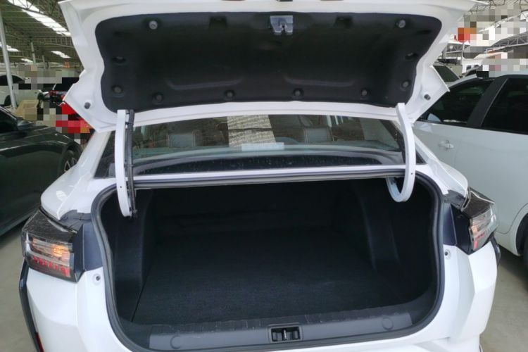 Used Dongfeng Aeolus Yixuan 2023 Mach Edition 1.5L Automatic Chasing Shadow Version Trunk