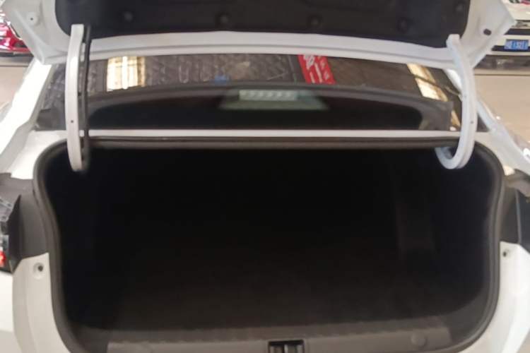 Used Dongfeng Aeolus Yixuan 2023 Mach Edition 1.5L Automatic Chasing Wind Version Trunk