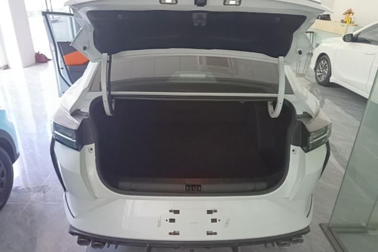 Used Dongfeng Aeolus Yixuan 2023 Mach Edition 1.5L Automatic Chasing Wind Version Trunk