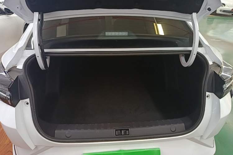 Used Dongfeng Aeolus Yixuan 2023 1.5L Automatic Glory Edition Trunk