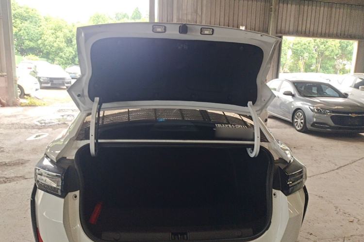 Used Dongfeng Aeolus Yixuan 2023 Mach Edition 1.5L Automatic Chasing Shadow Version Trunk