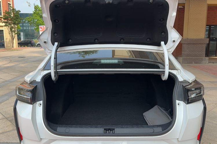 Used Dongfeng Aeolus Yixuan 2023 Mach Edition 1.5L Automatic Chasing Wind Version Trunk