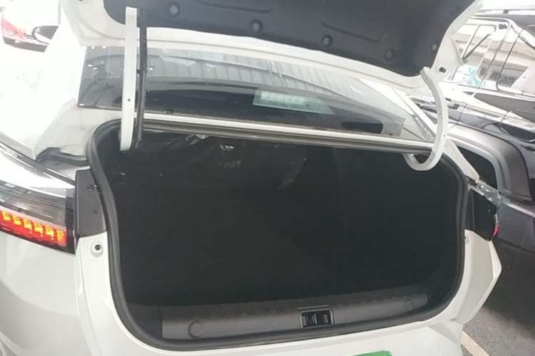 Used Dongfeng Aeolus Yixuan 2023 Mach Edition 1.5L Automatic Chasing Wind Version Trunk