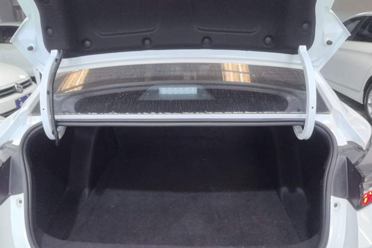 Used Dongfeng Aeolus Yixuan 2023 Mach Edition 1.5L Automatic Chasing Shadow Version Trunk