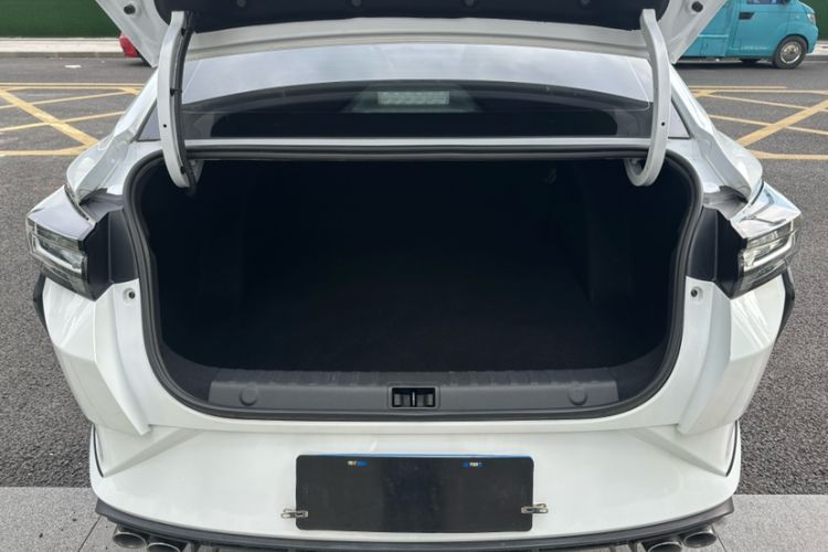 Used Dongfeng Aeolus Yixuan 2023 Mach Edition 1.5L Automatic Chasing Wind Version Trunk