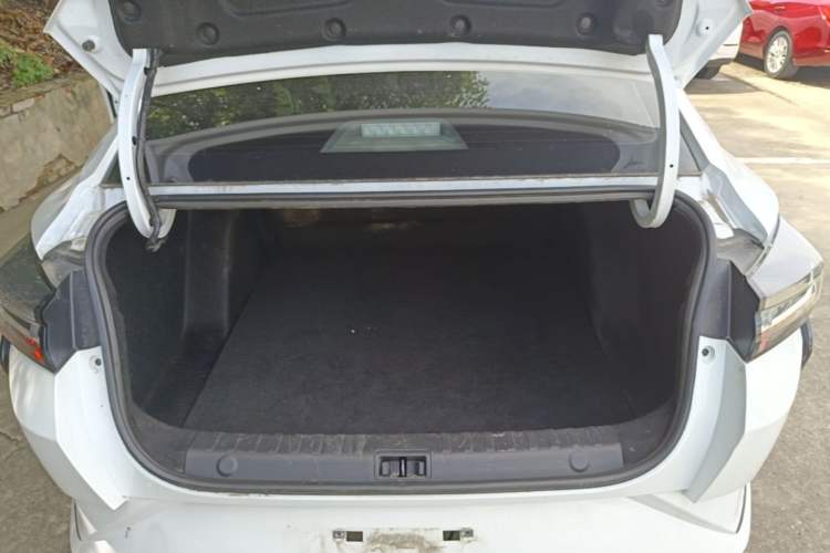 Used Dongfeng Aeolus Yixuan 2023 Mach Edition 1.5L Automatic Chasing Wind Version Trunk