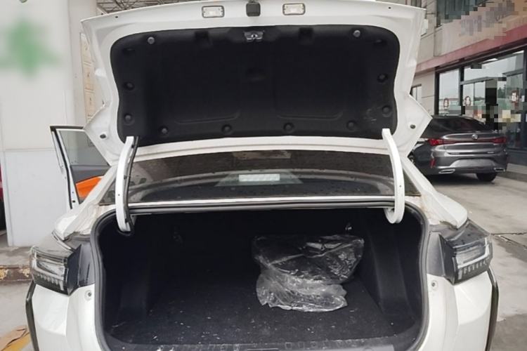 Used Dongfeng Aeolus Yixuan 2023 Mach Edition 1.5L Automatic Chasing Shadow Version Trunk