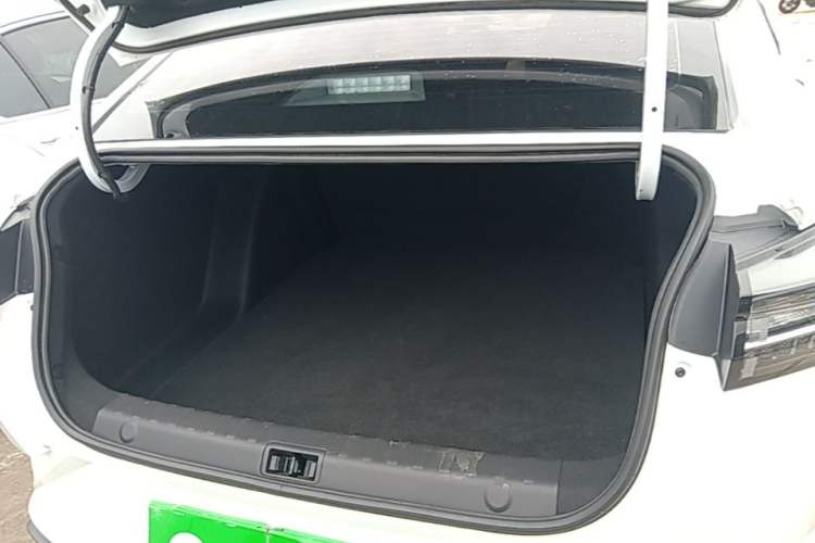 Used Dongfeng Aeolus Yixuan 2023 Mach Edition 1.5L Automatic Chasing Wind Version Trunk