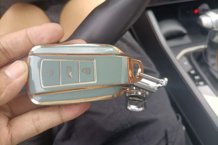 Used Dongfeng Aeolus Yixuan 2023 Mach Edition 1.5L Automatic Chasing Shadow Version Vehicle Key