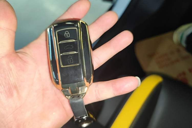 Used Dongfeng Aeolus Yixuan 2023 Mach Edition 1.5T Automatic Pursuit Rider Version Vehicle Key