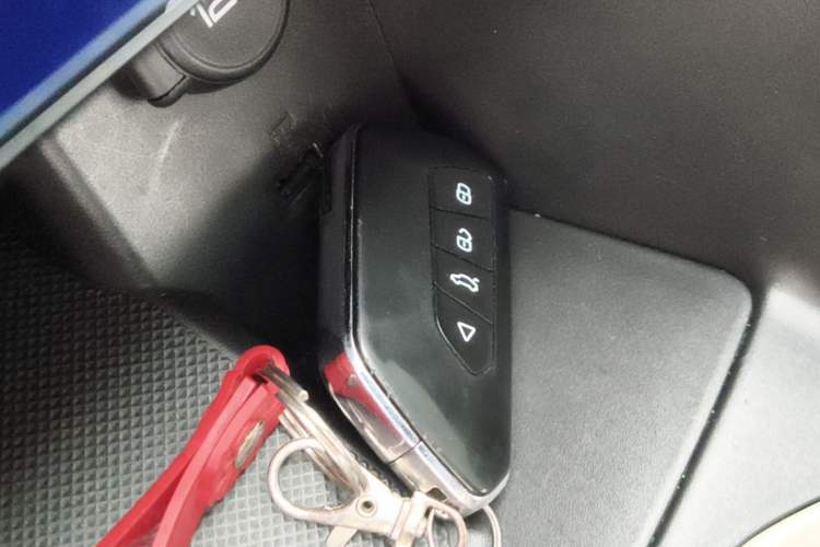 Used Dongfeng Aeolus Yixuan 2023 Mach Edition 1.5L Automatic Chasing Wind Version Vehicle Key