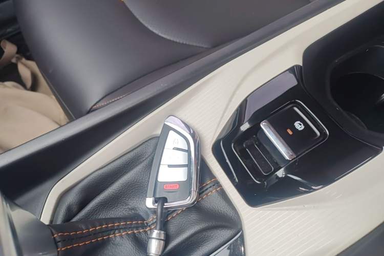 Used Dongfeng Aeolus Yixuan 2023 Mach Edition 1.5L Automatic Chasing Shadow Version Vehicle Key