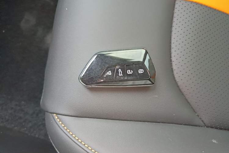 Used Dongfeng Aeolus Yixuan 2023 Mach Edition 1.5L Automatic Chasing Wind Version Vehicle Key
